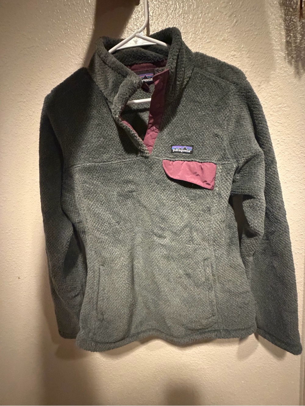 Patagonia Olive Green Fleece Pullover with Pink Pocket Accent